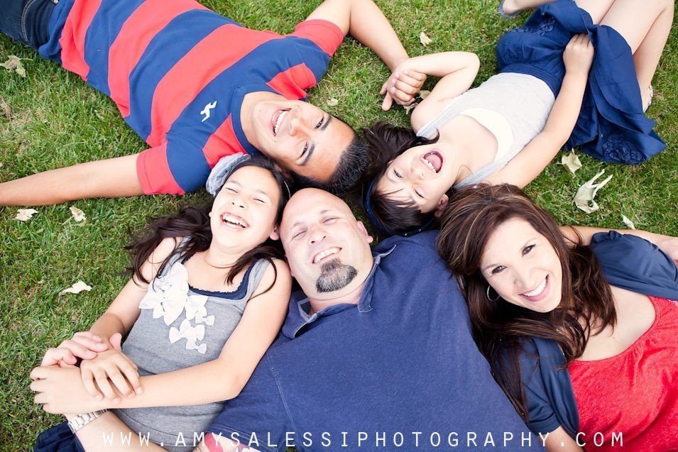7 Games You Can Play At Family Photo Sessions To Evoke Fun Shots! |  Photography poses family, Family photo sessions, Fun family photos